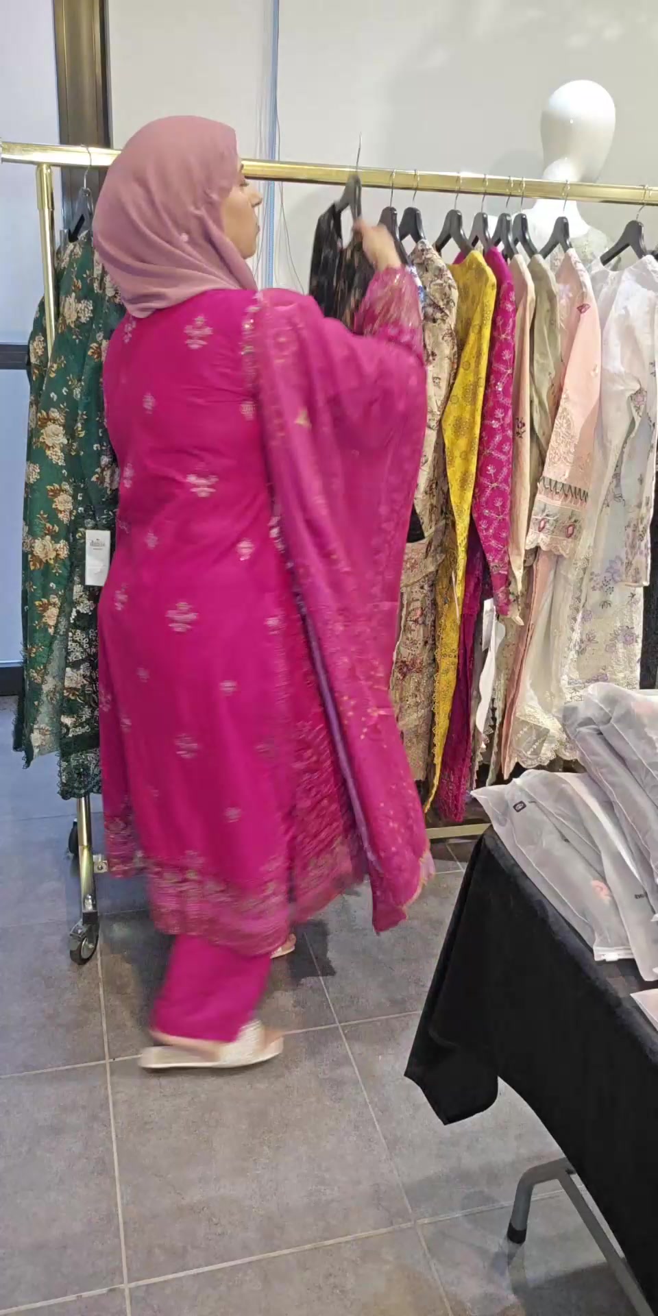 @Aizahs Collection