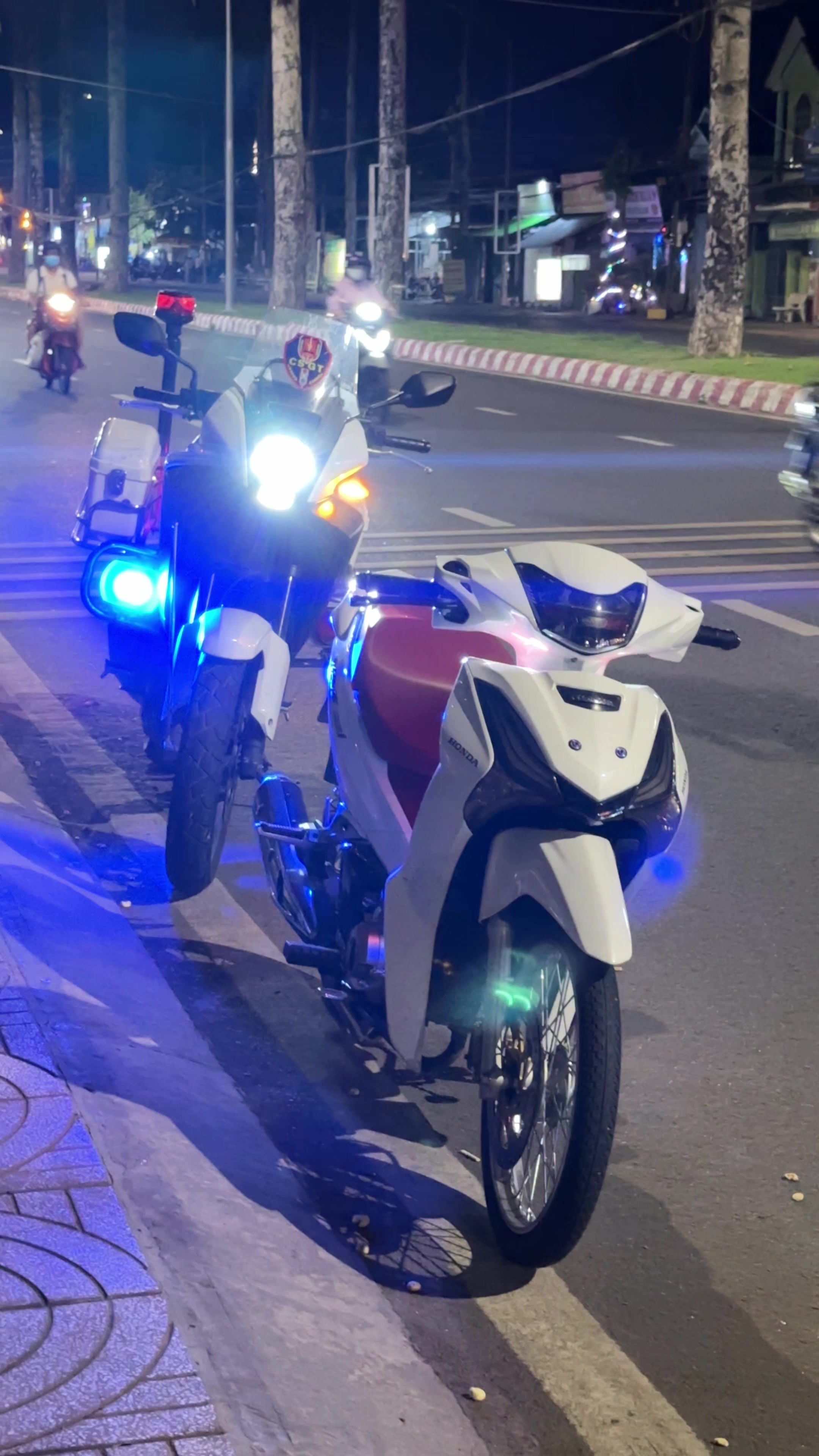@𝑯𝒐̂̀ 𝑴𝒊𝒏𝒉 𝑸𝒖𝒂̂𝒏 𝑨𝒃