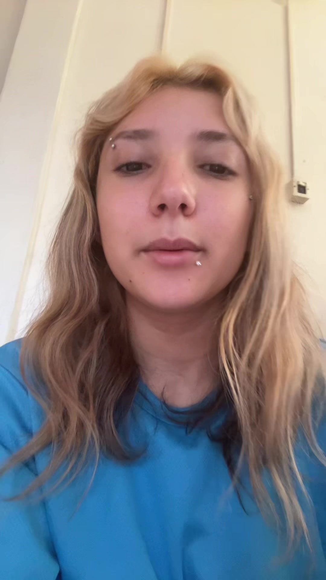 @Lara_gbl__