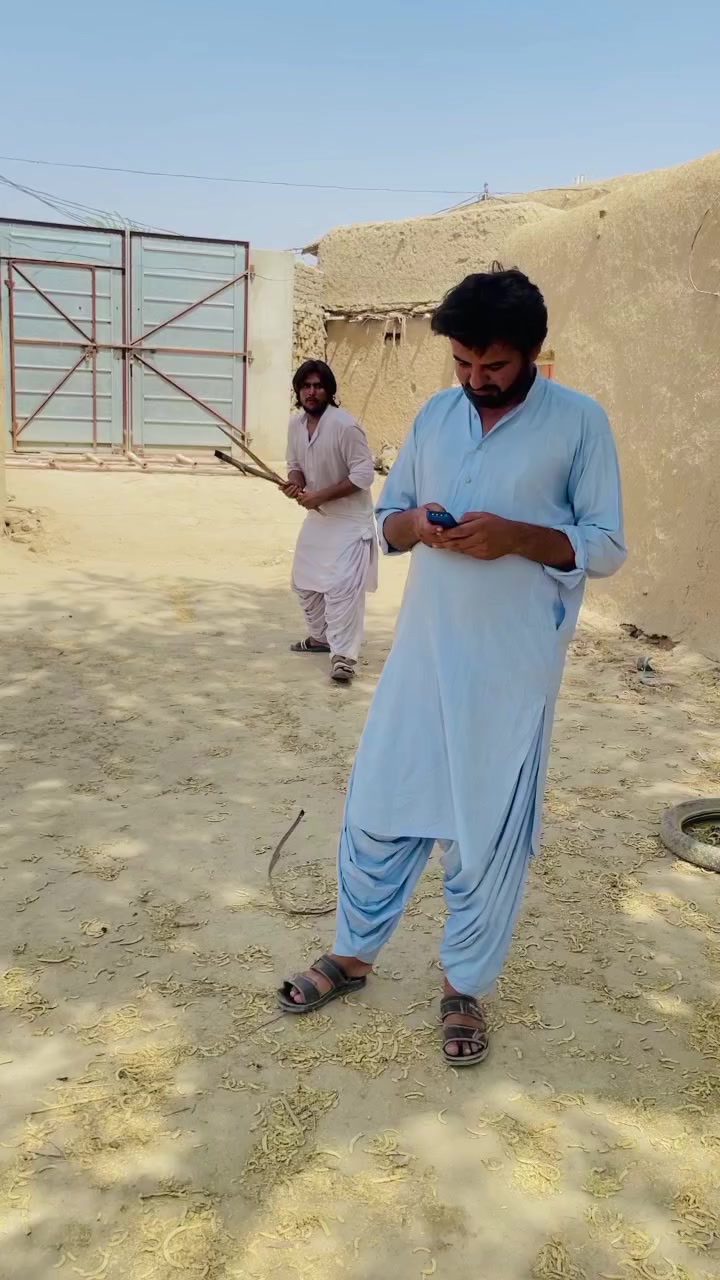 @SozaL Khan🤣