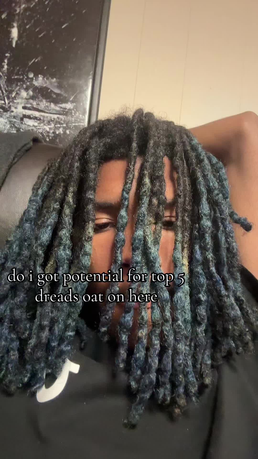 @￴ 𖤐