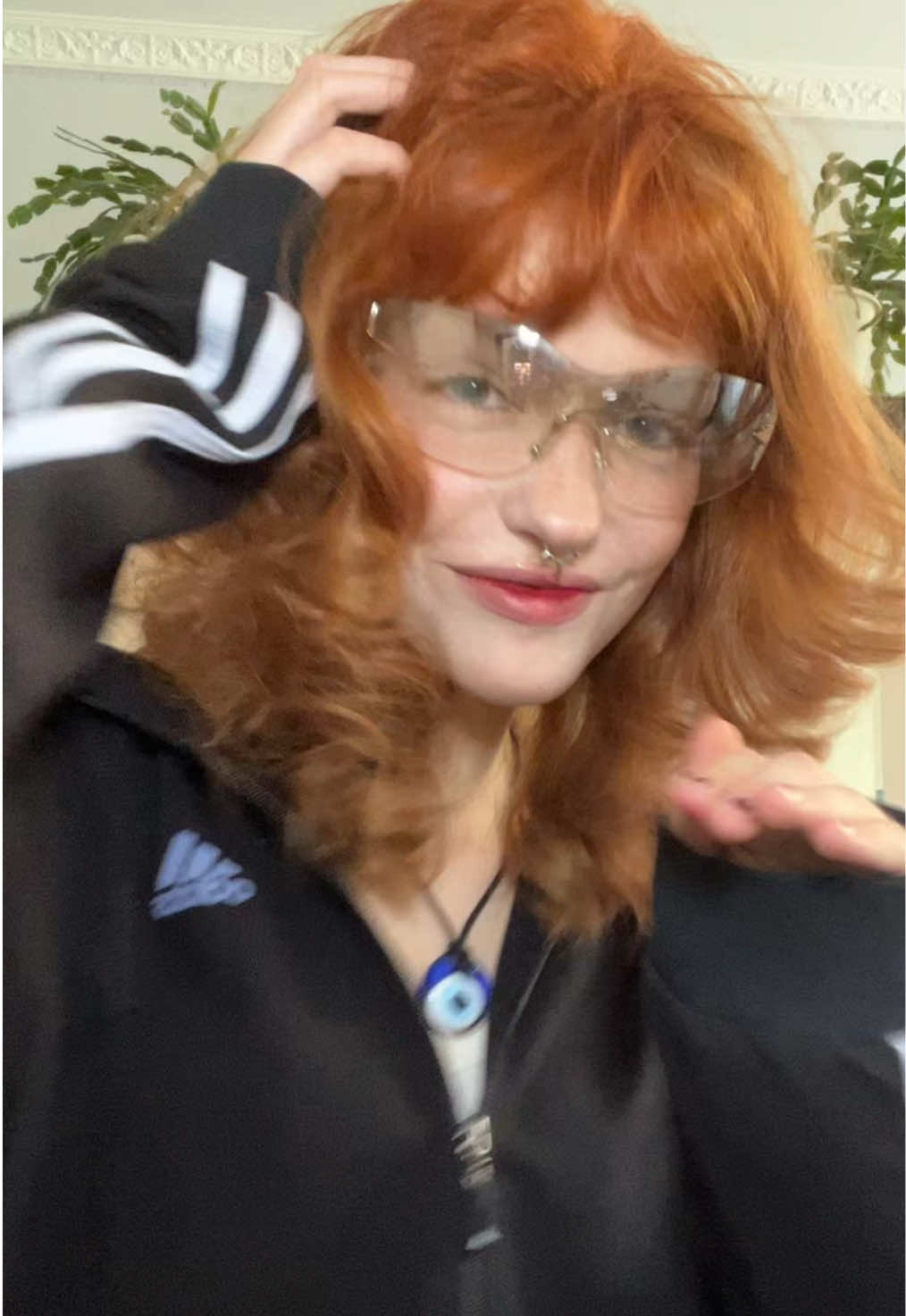 @КРАПИВ/\