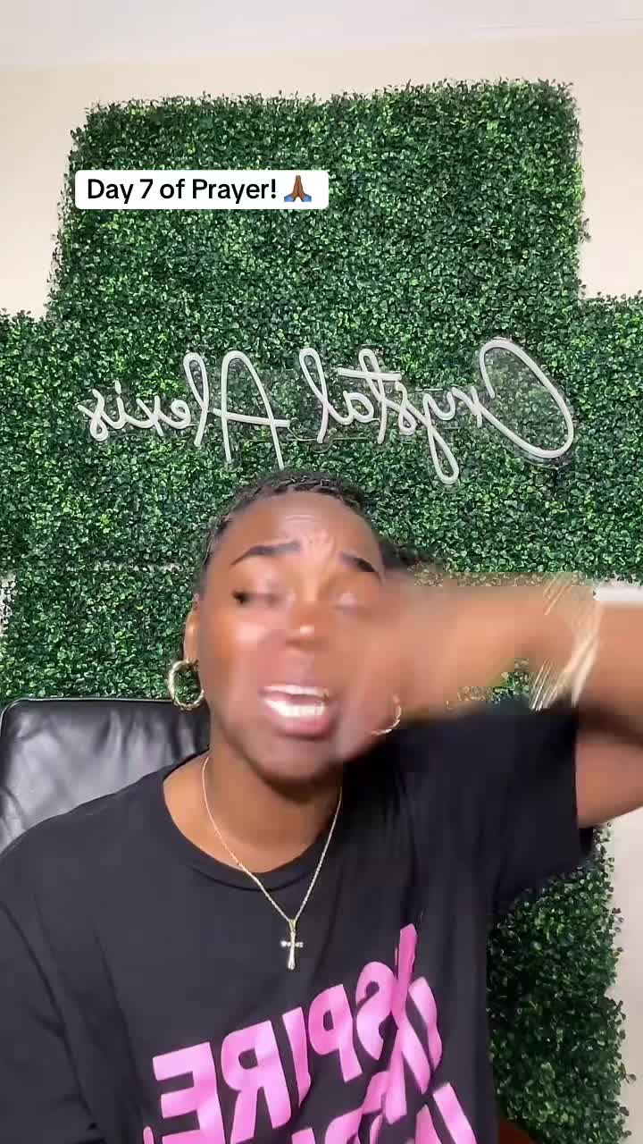 @CRY$TAL ALEXI$ 🥶