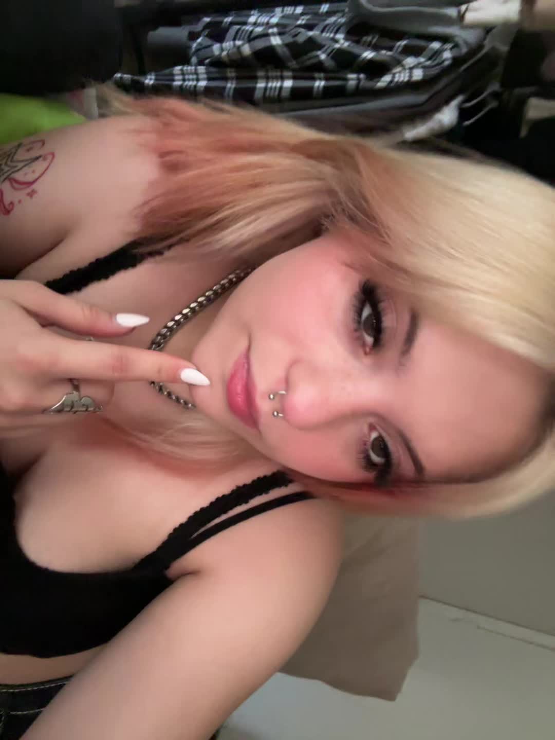 @:3