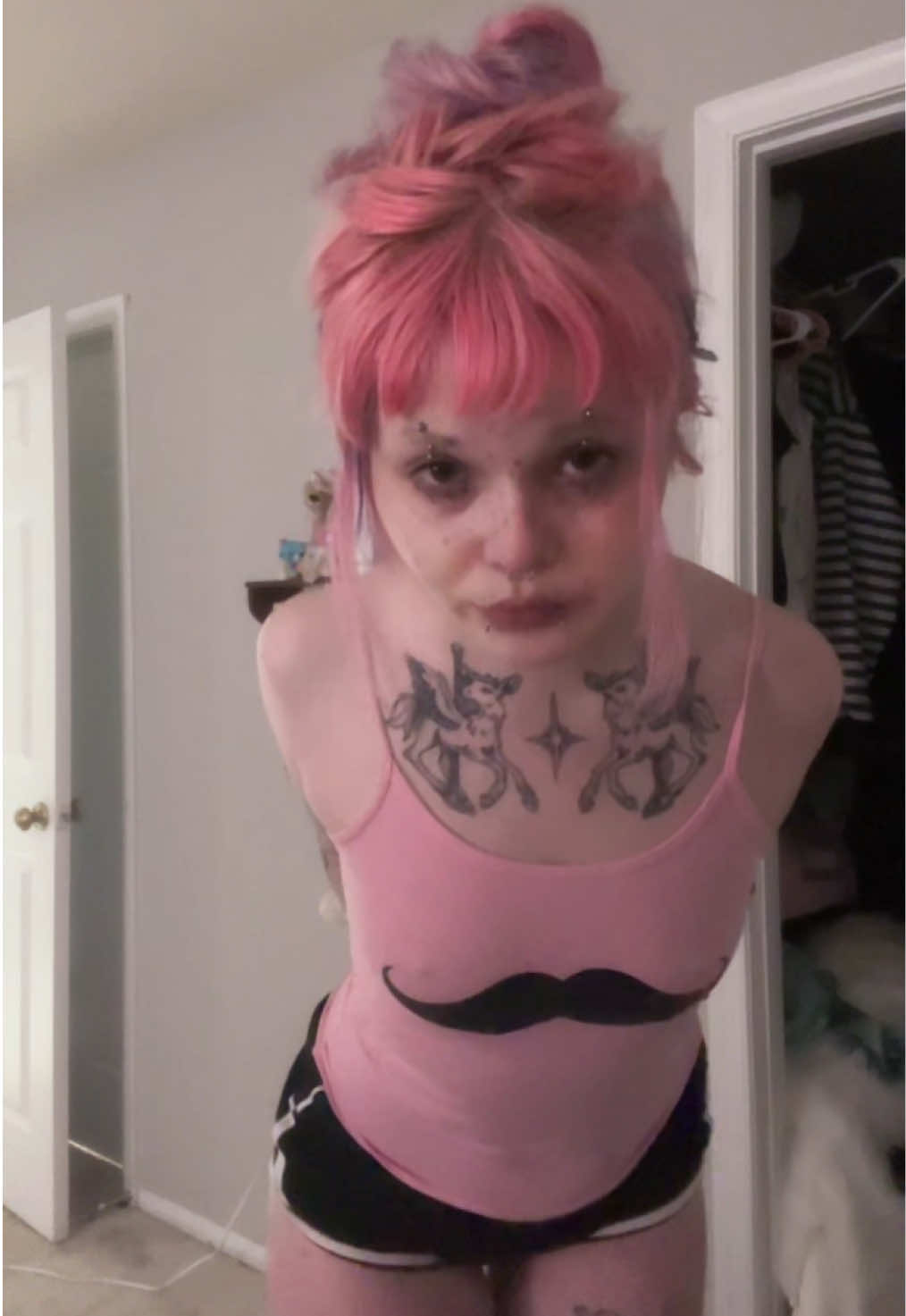 @kneesock
