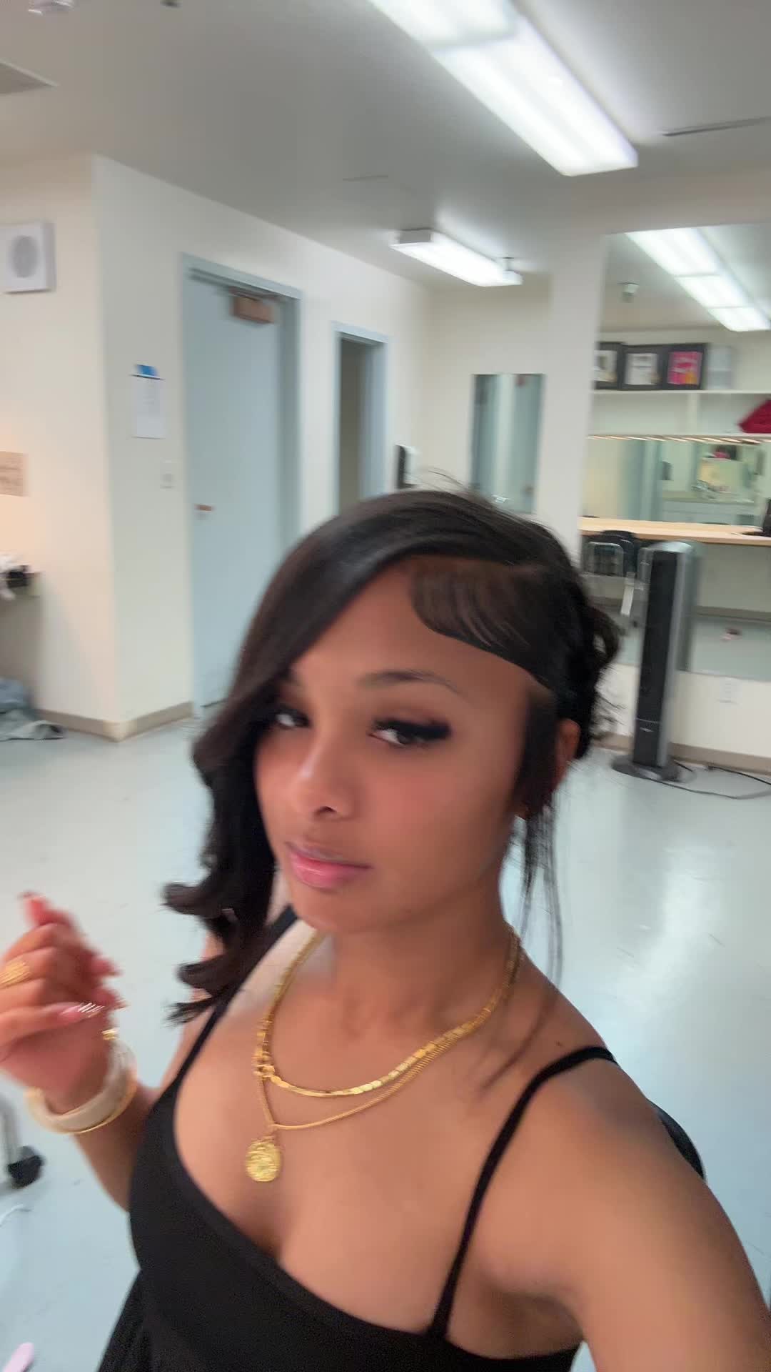 @🧛🏽♀️