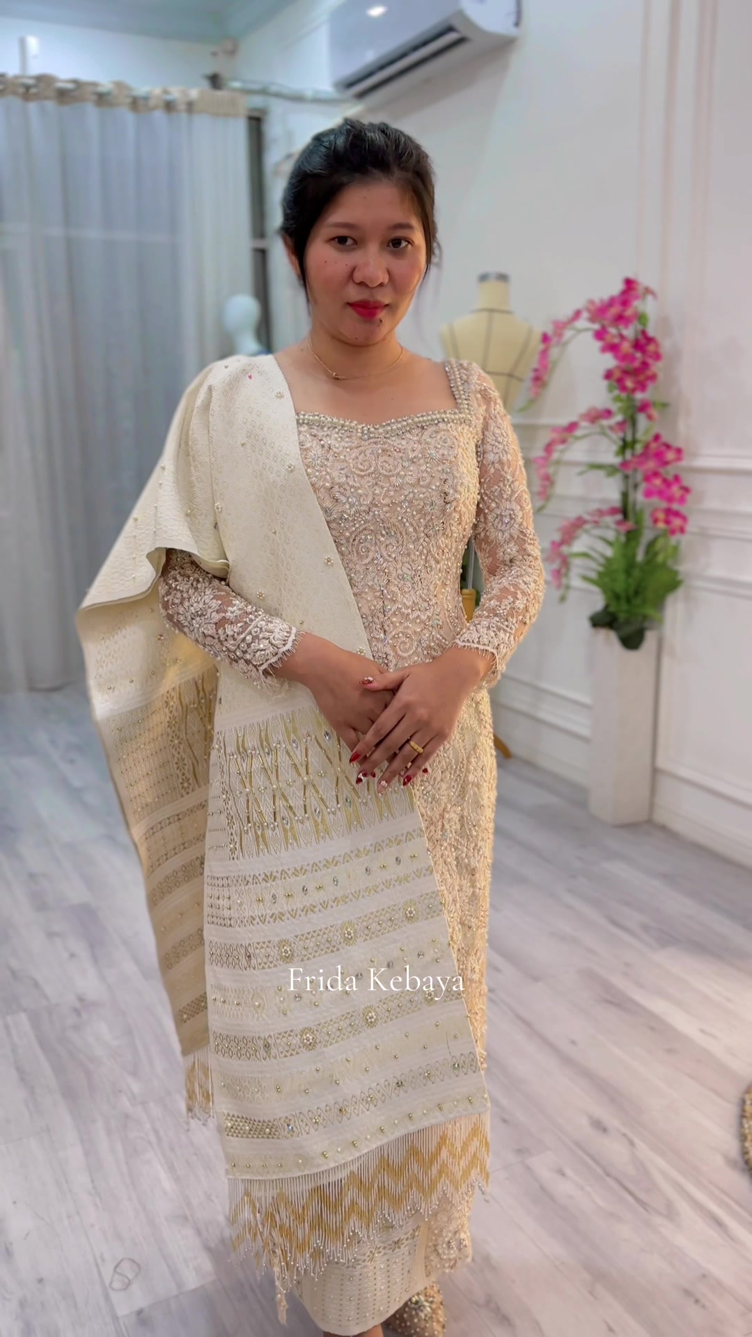 @Frida_Kebaya