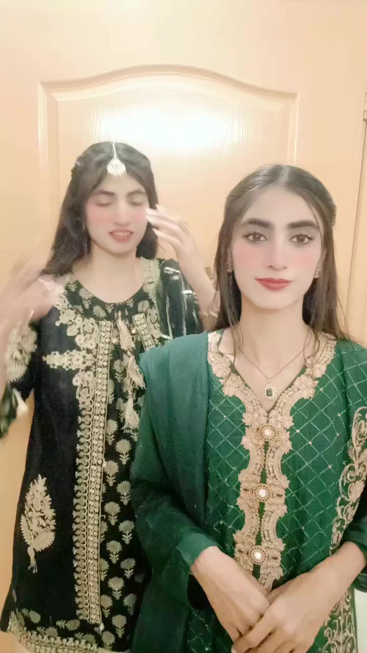 @Queen👑 Sisters💞💞