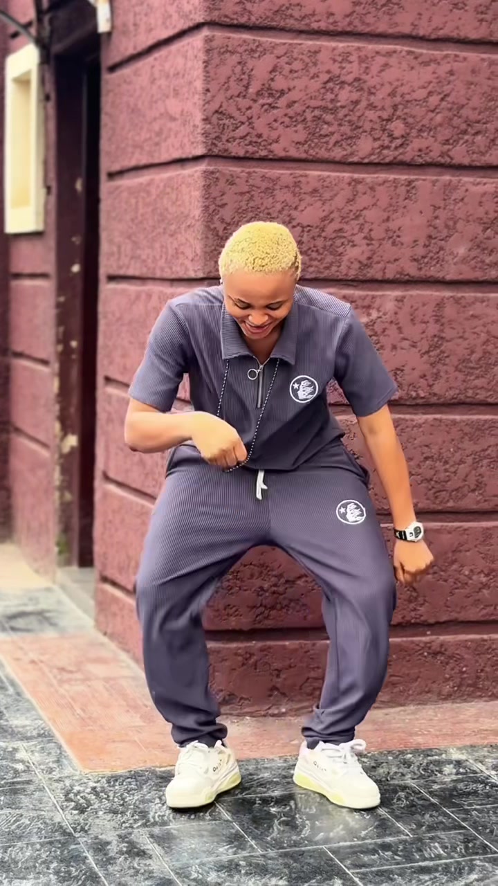 @afroblueries