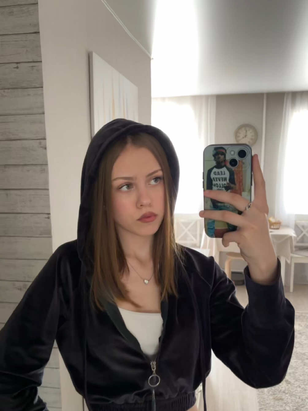 @༒