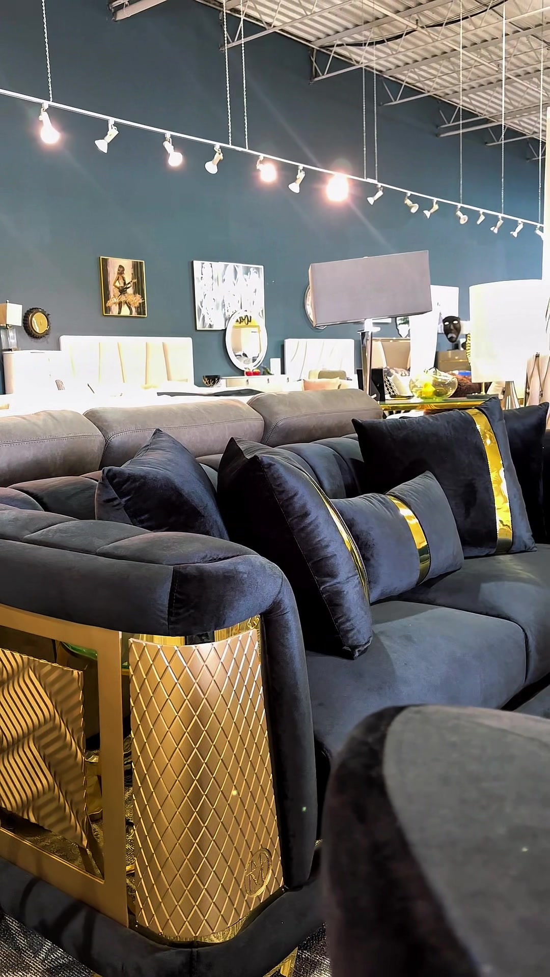 @Royal living furniture