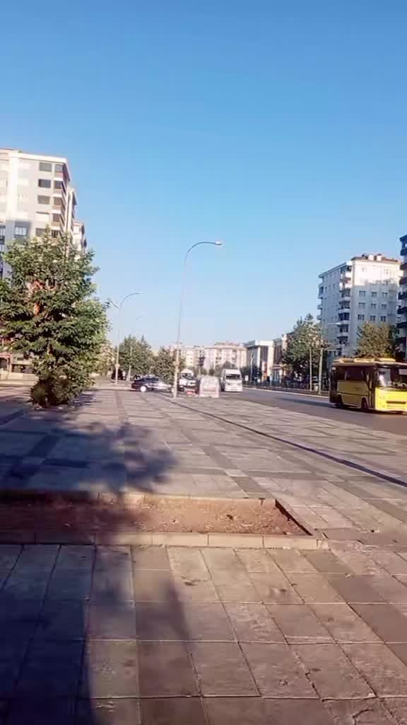 @Bir kadın tanıdımAğlıyordu