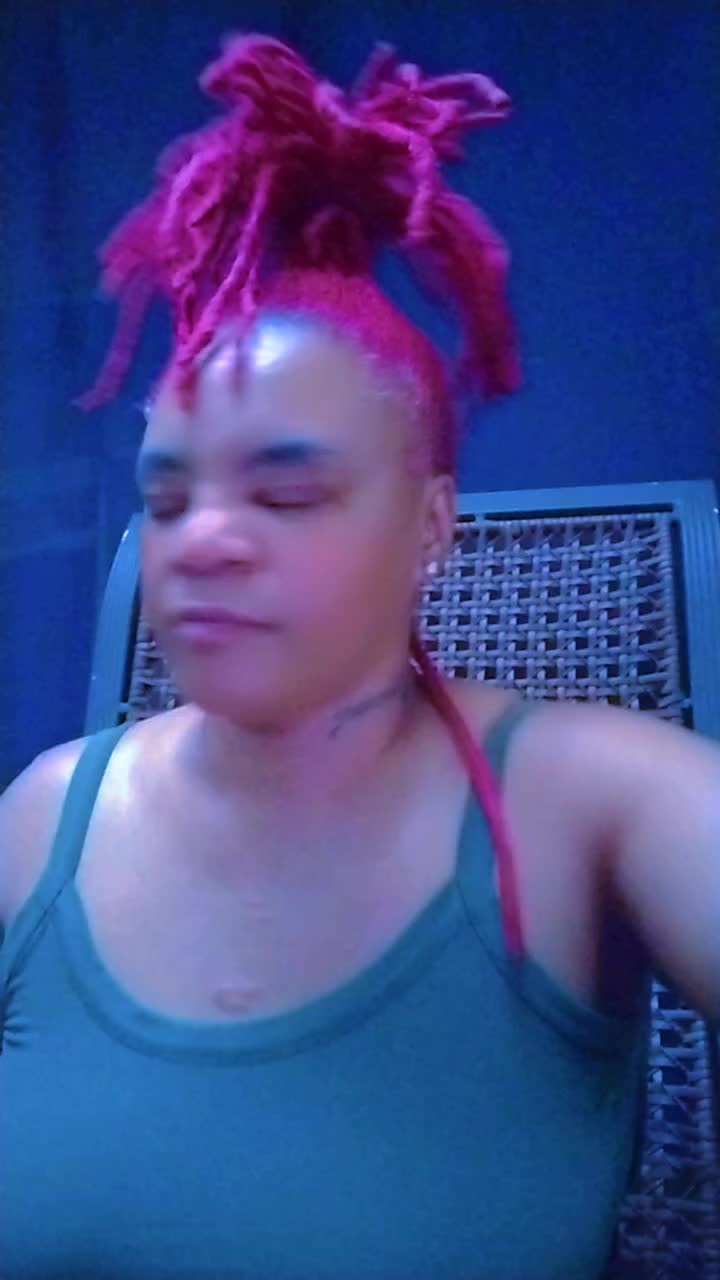 @👑April Bright👑