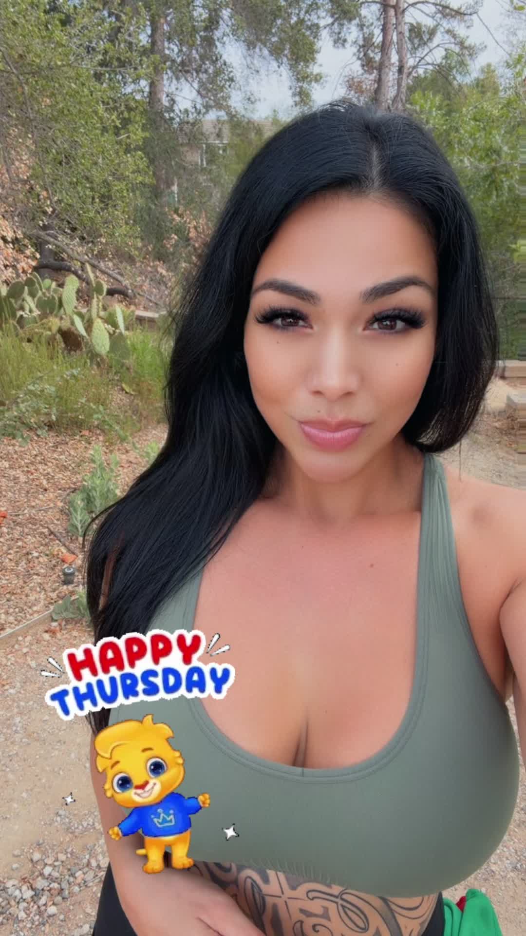 @Bella_B_