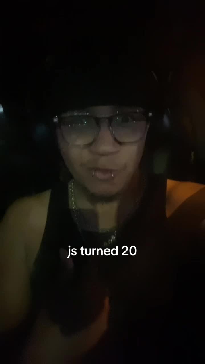 @whoz_twistann