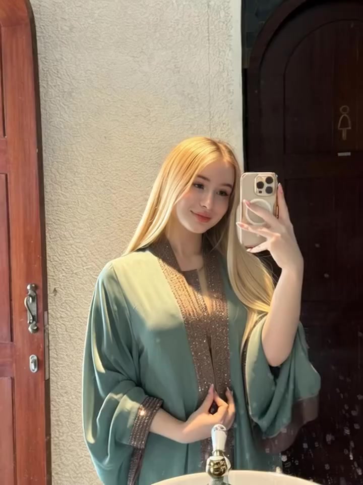 @BULE.BARBIE.DOLL
