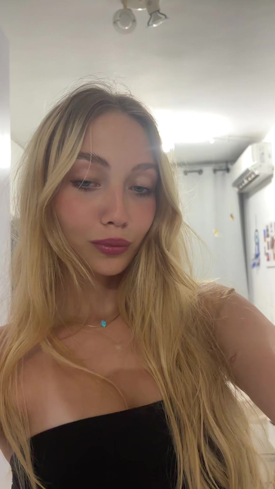 @Ella.