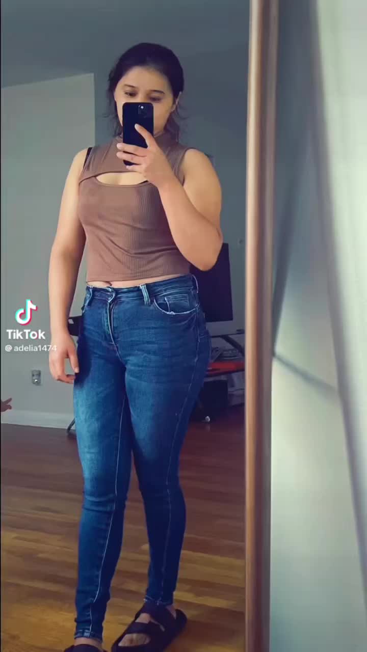 @Adeelia