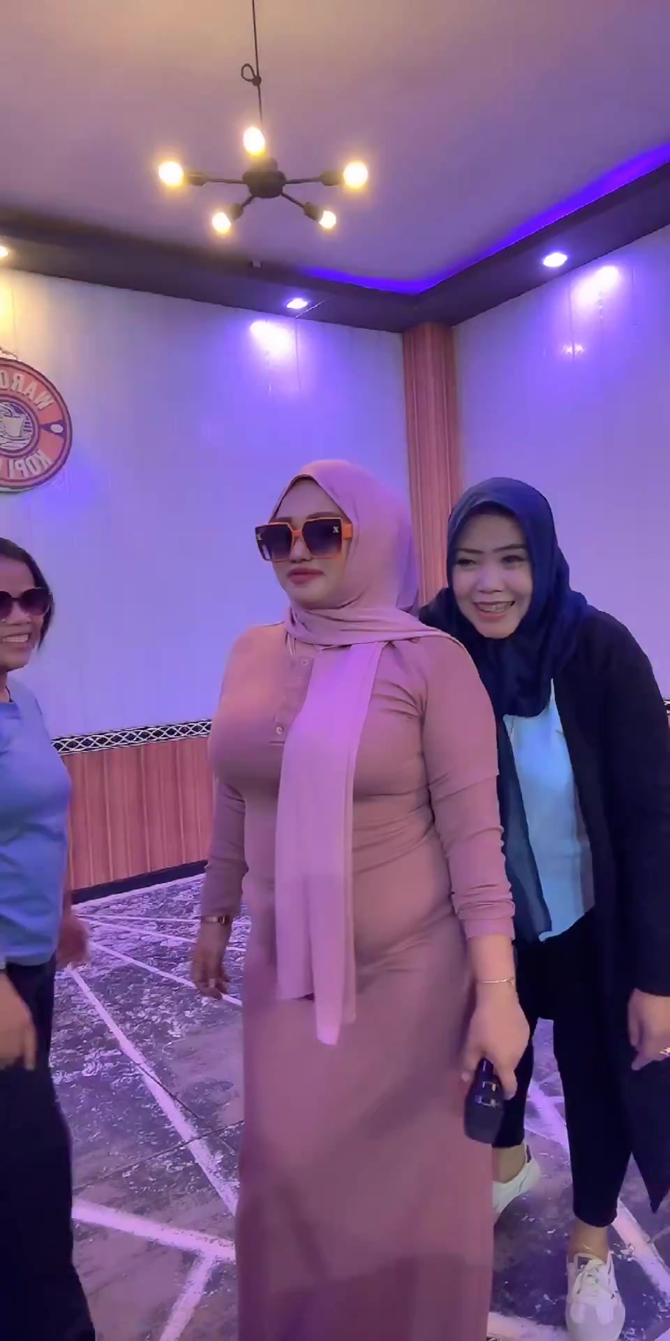 @momihzahwavarel