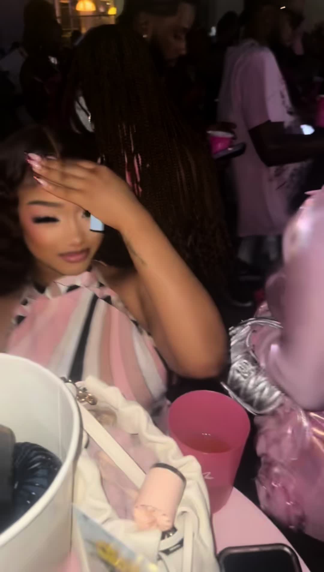@Bella
