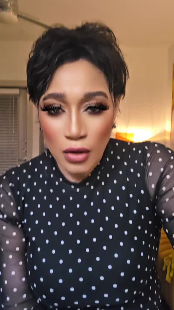@Demi