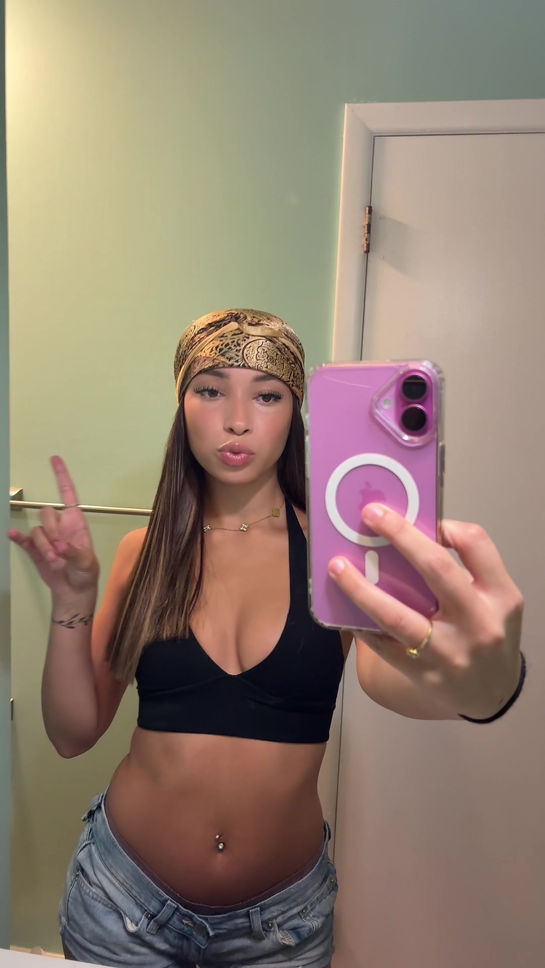 @aravely_