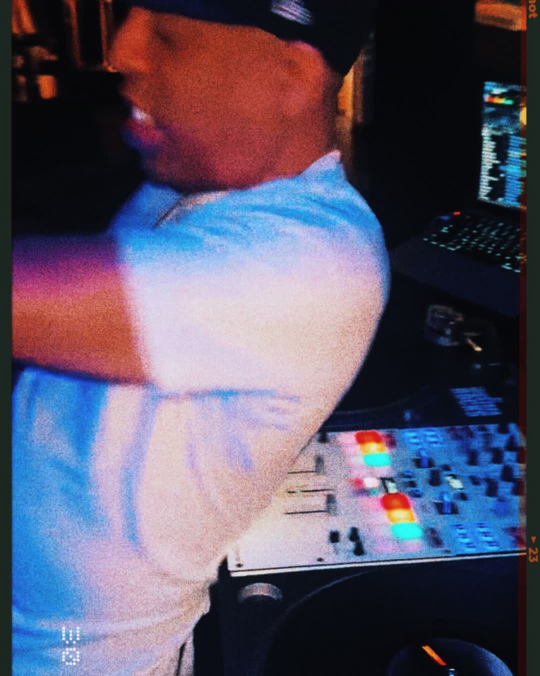 @DJ MUSTAFA ROCKS