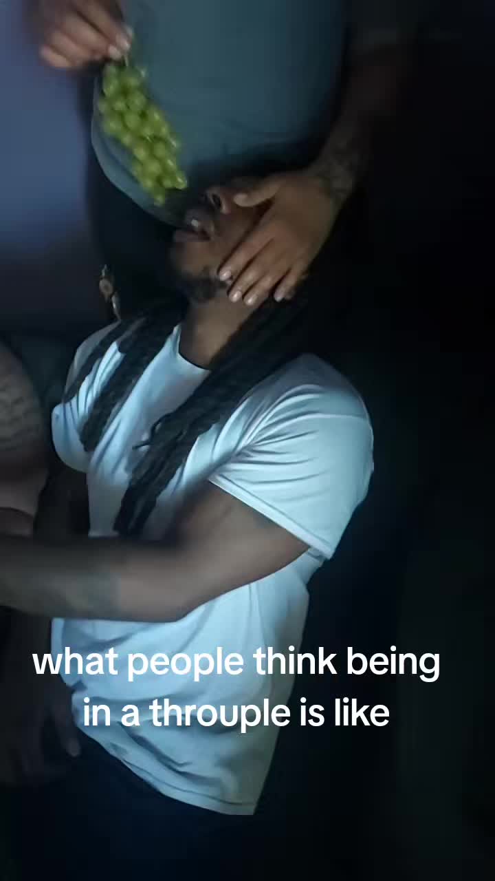 @Throuplelife32