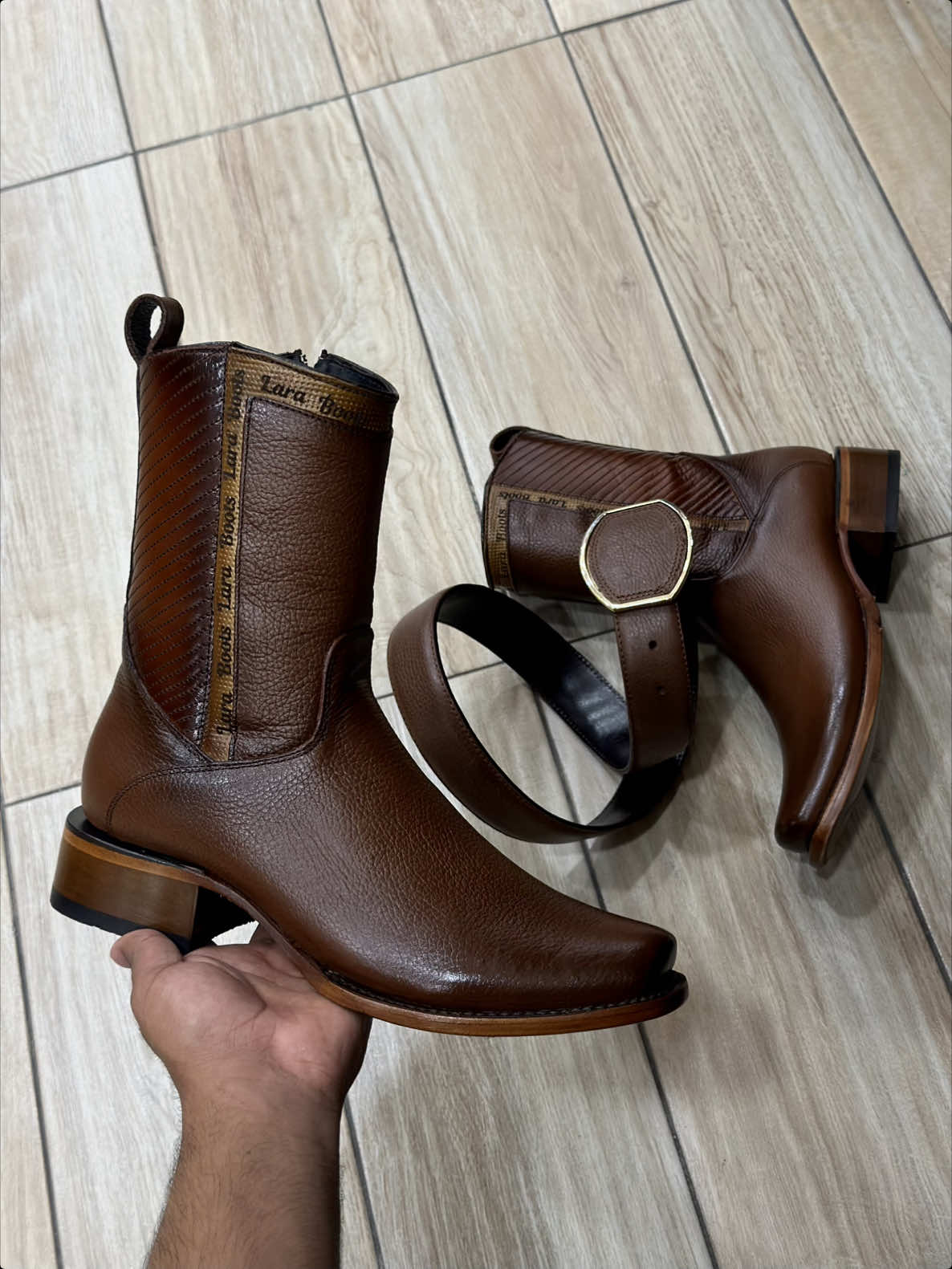 @Lara boots