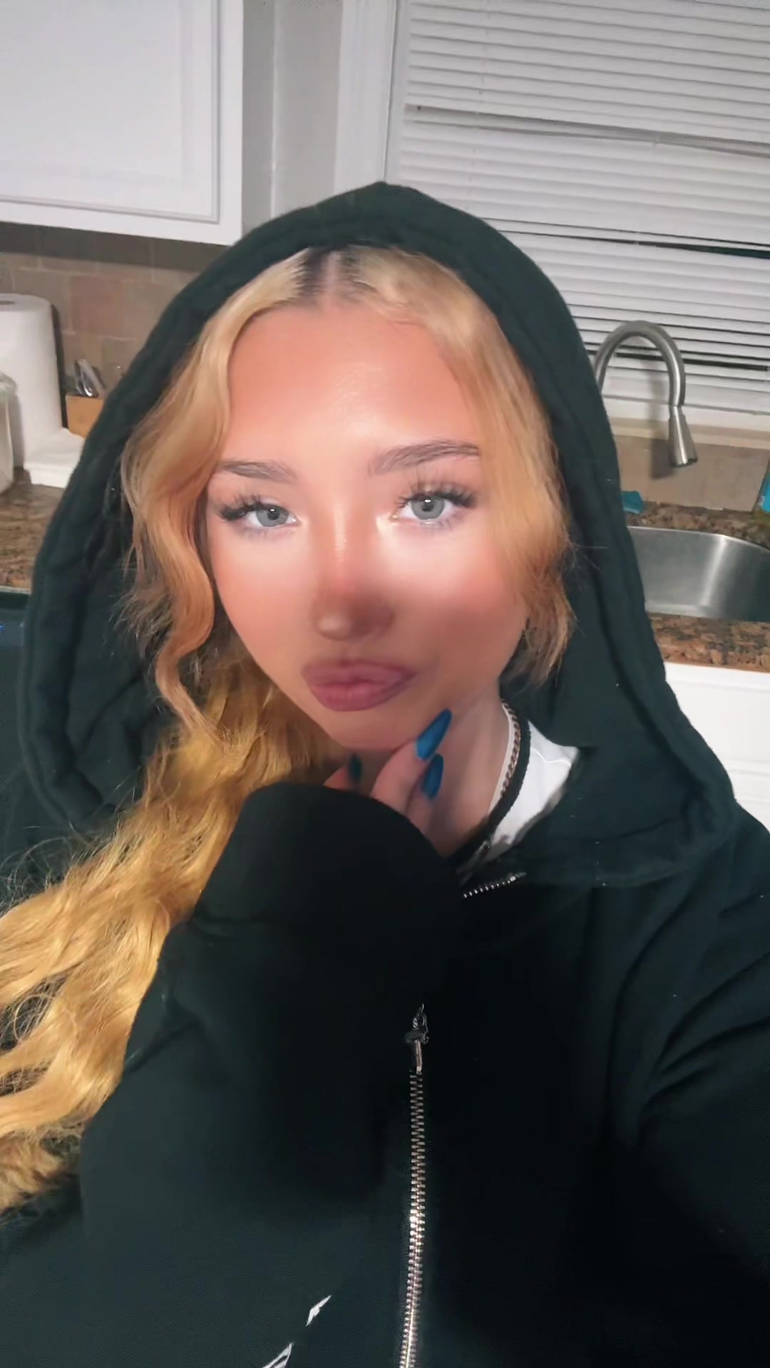 @zoeriserrr
