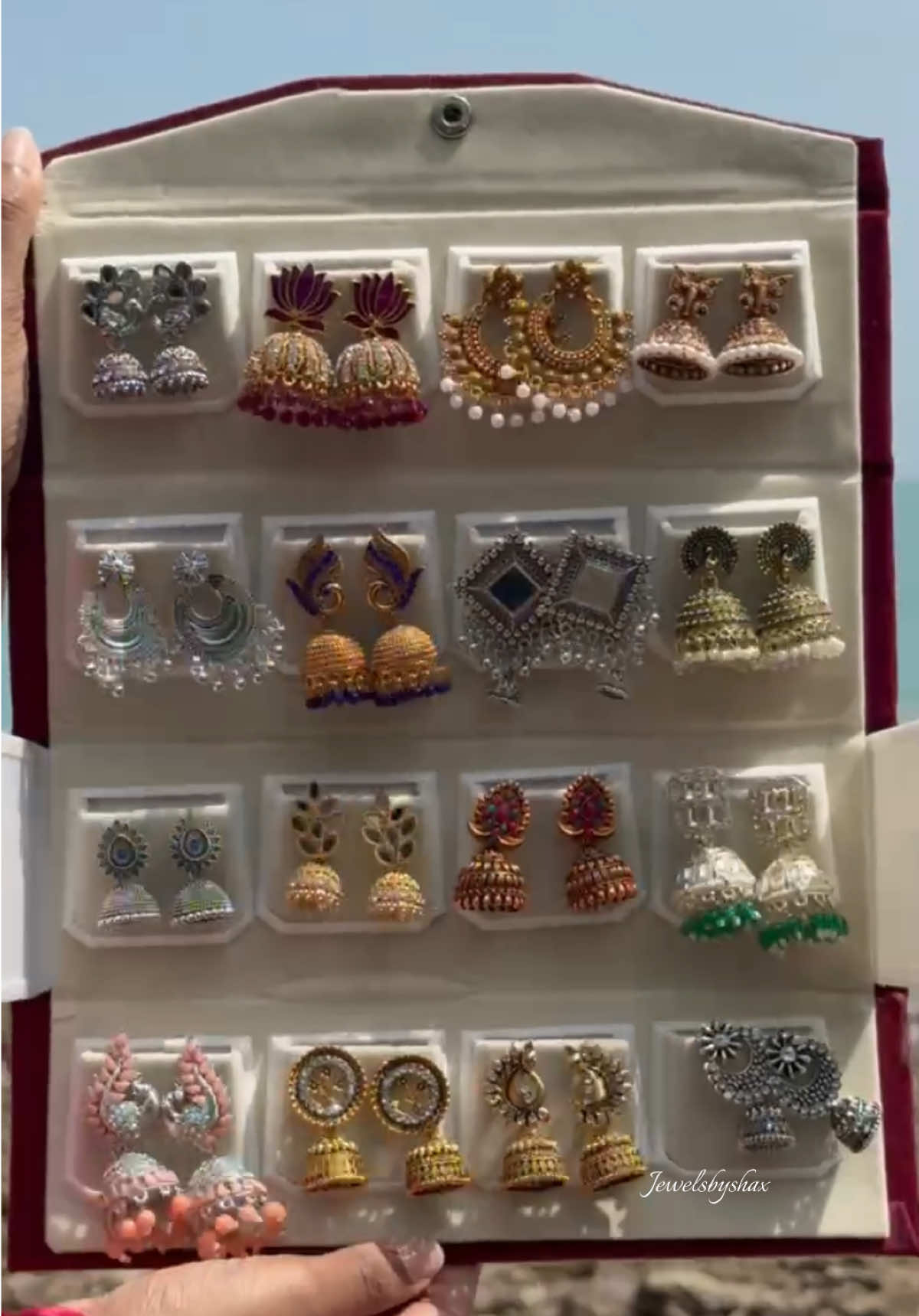 @Jewelsbyshax_