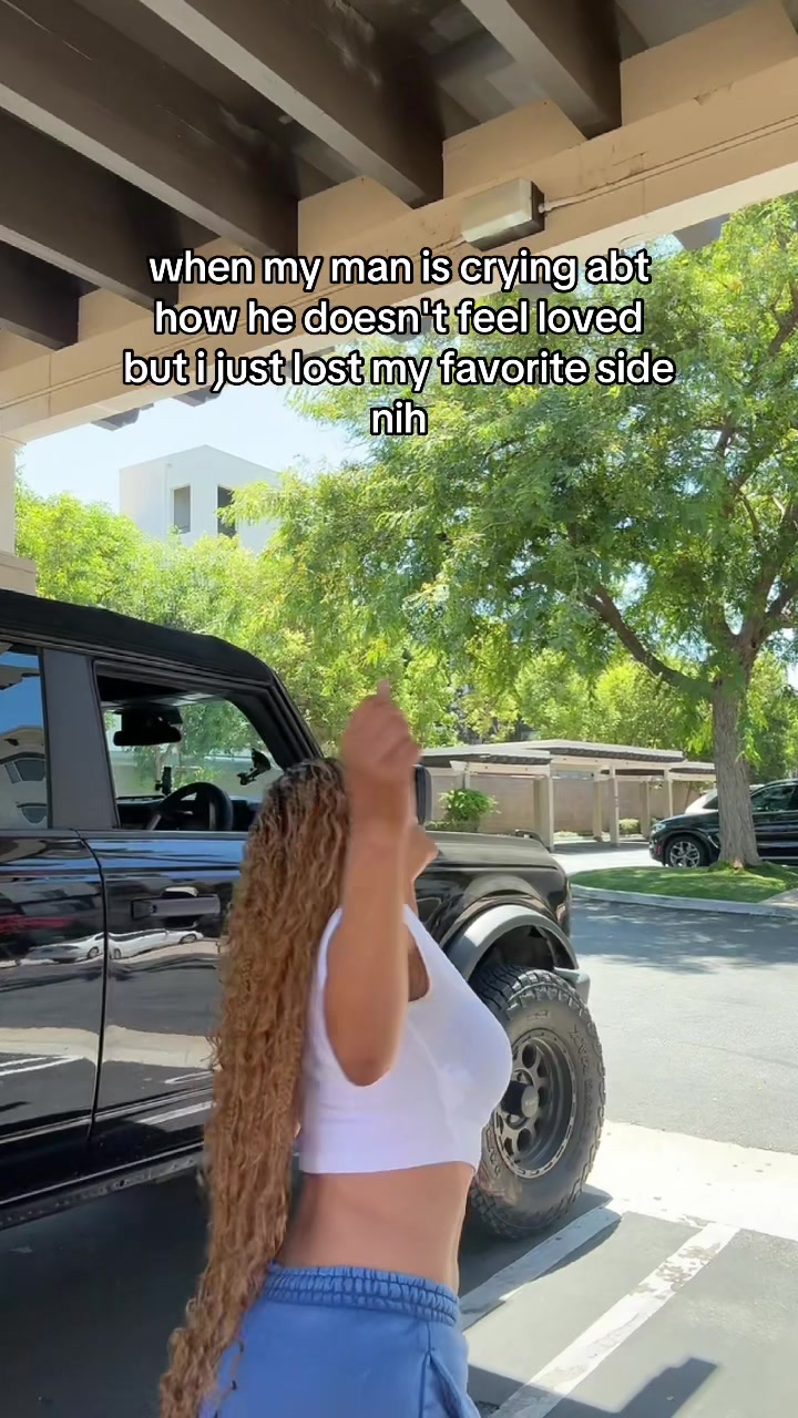 @Holly B | Lifestyle + Laughs