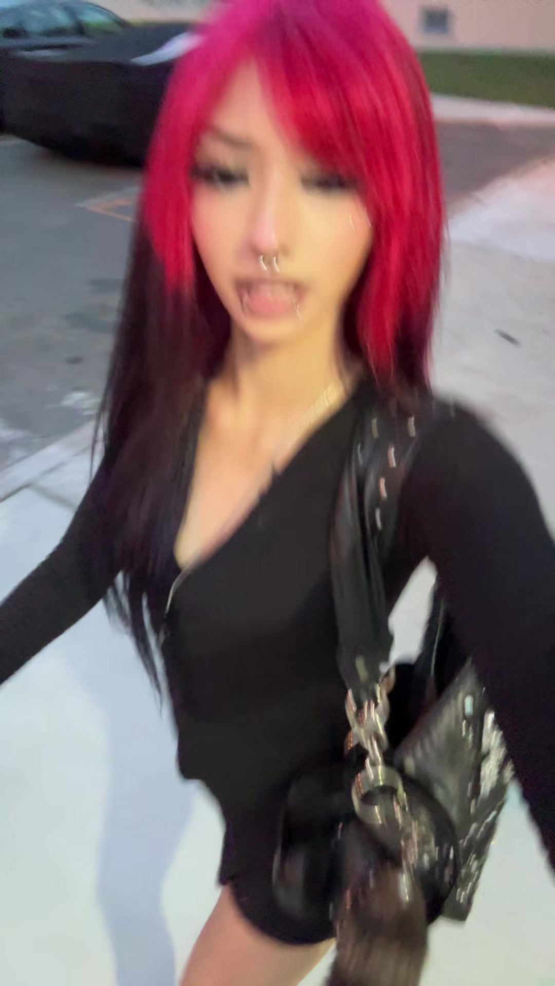@evilyves_