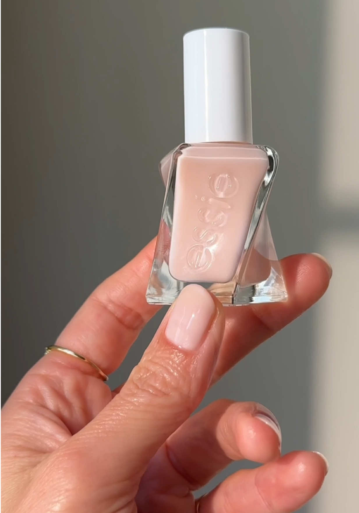 @essie