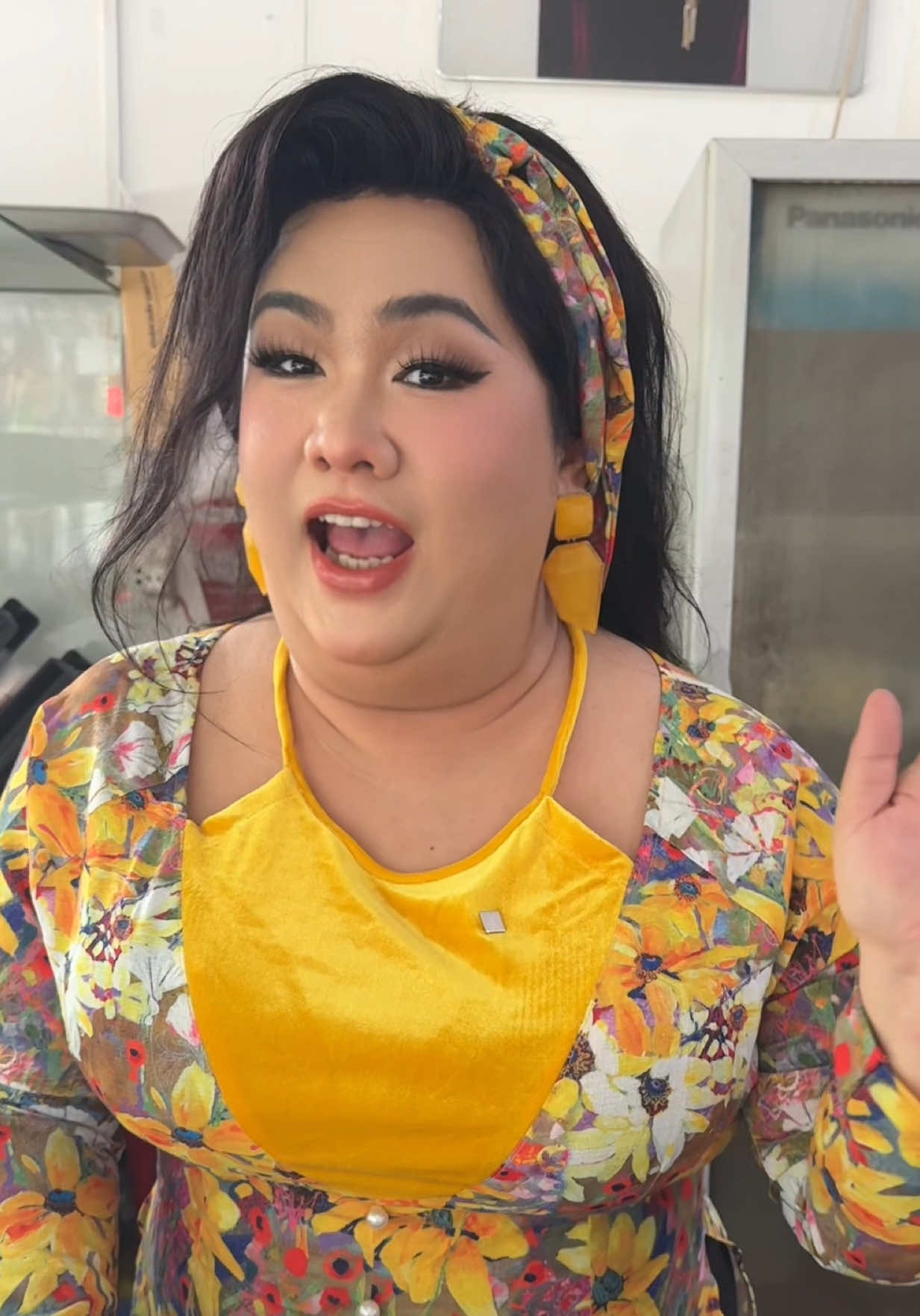 @C&ocirc; &Uacute; B&igrave;nh Dương.