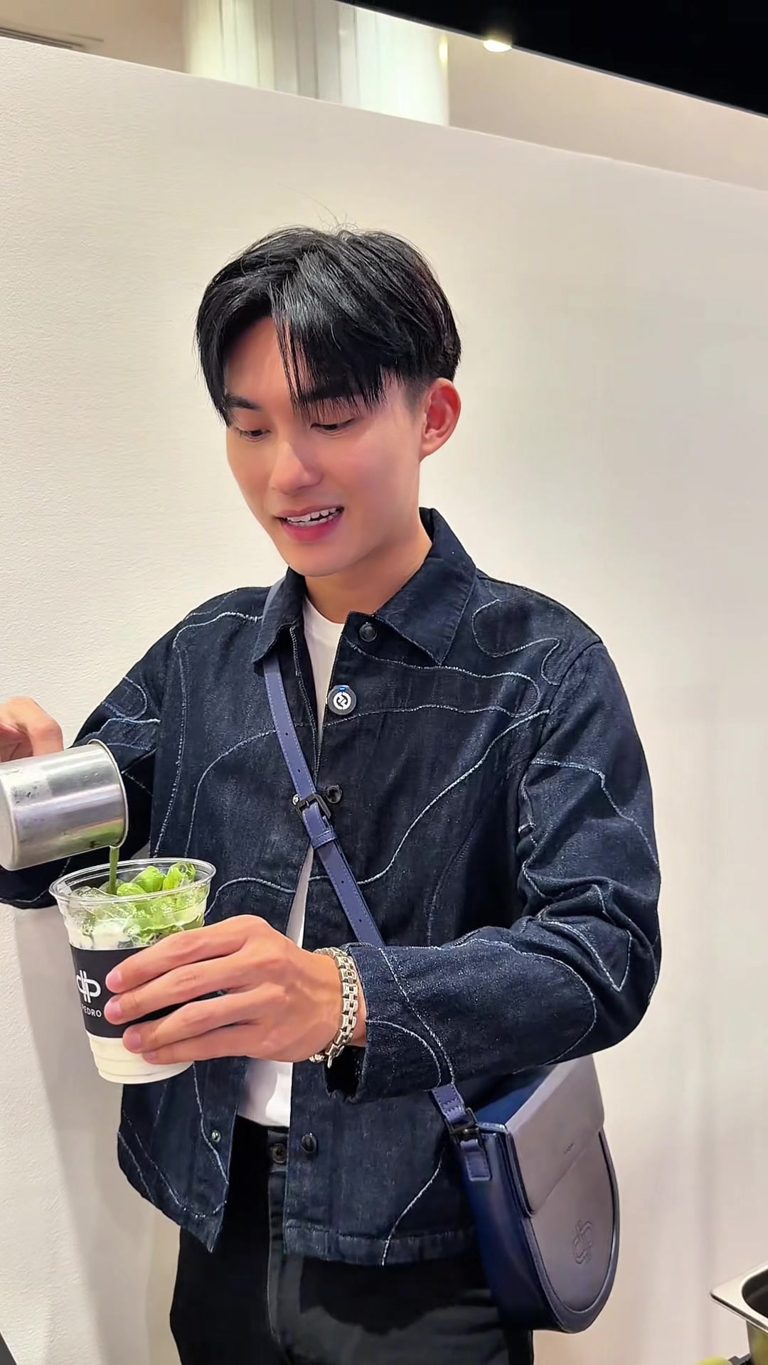 @ddavideunghao អុឹងហាវ
