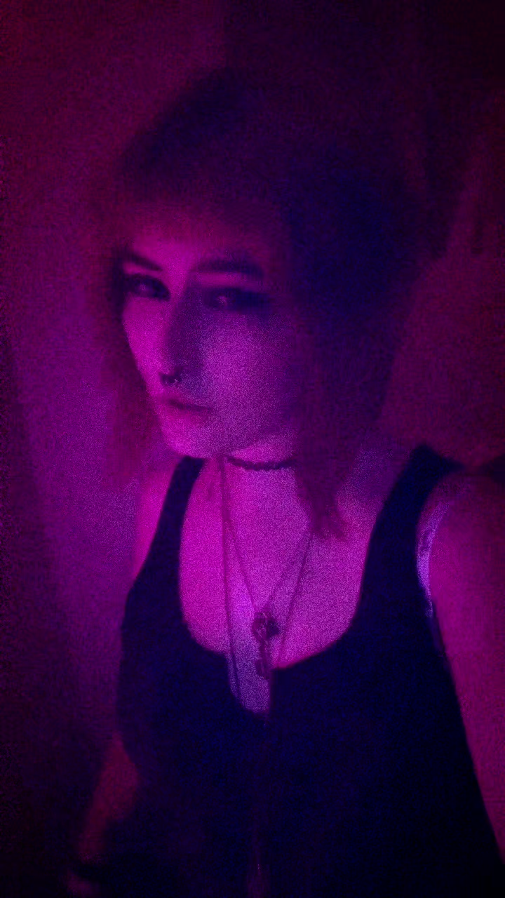 @|-/ 𝙻𝚎𝚎 . . .