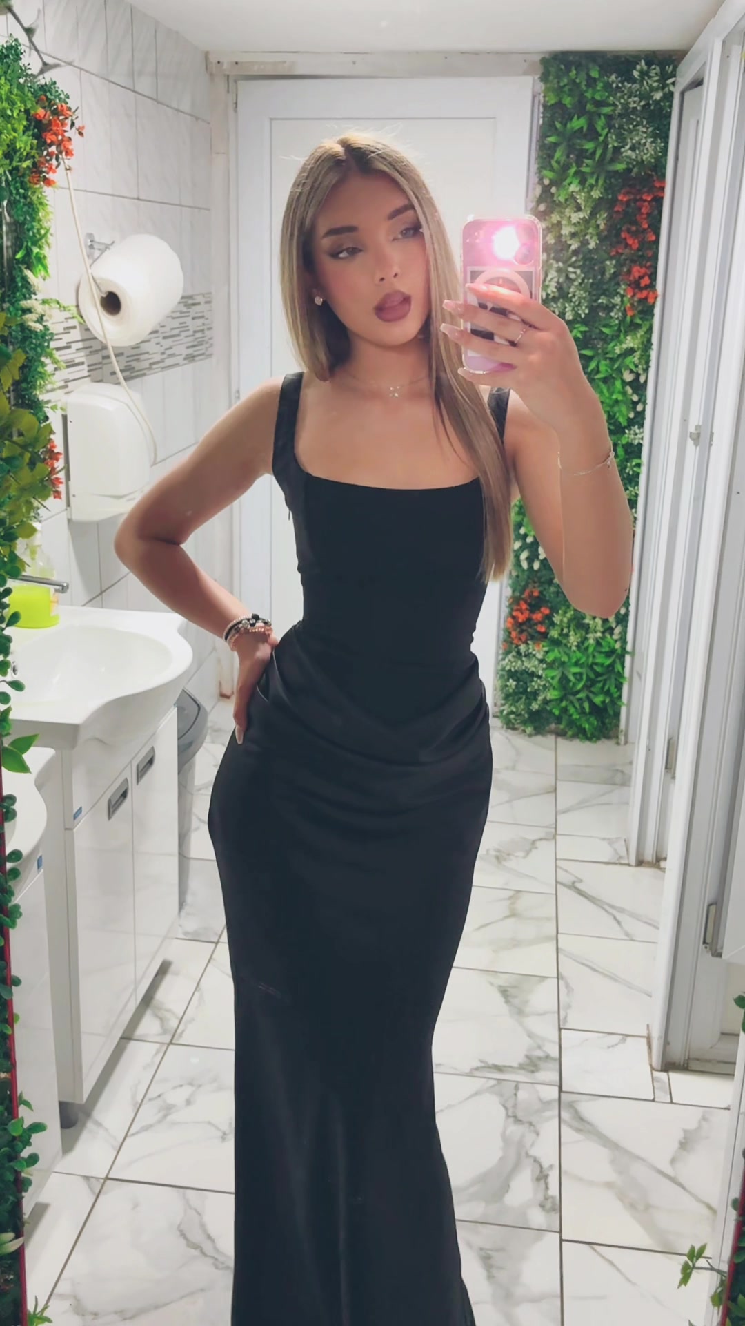 @𝒱𝑀