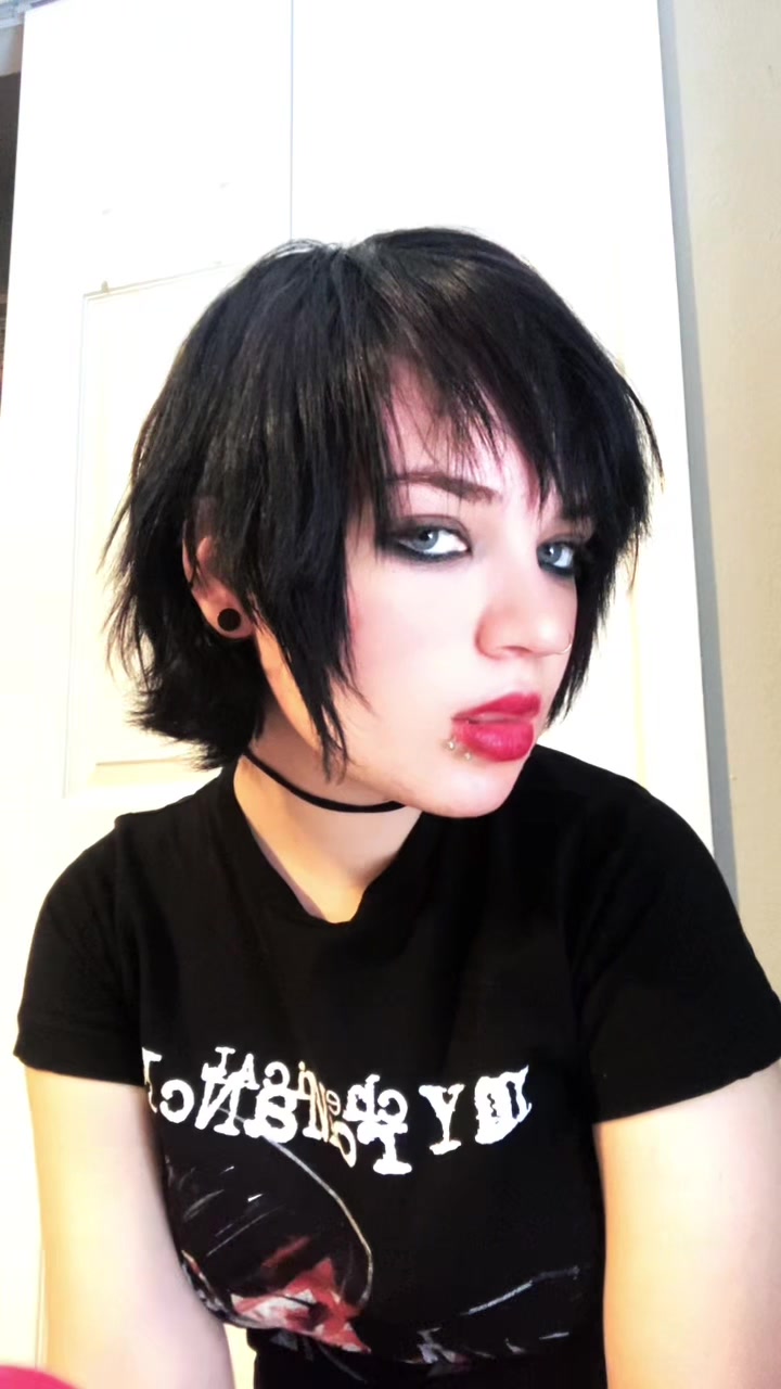 @Nella☠︎︎