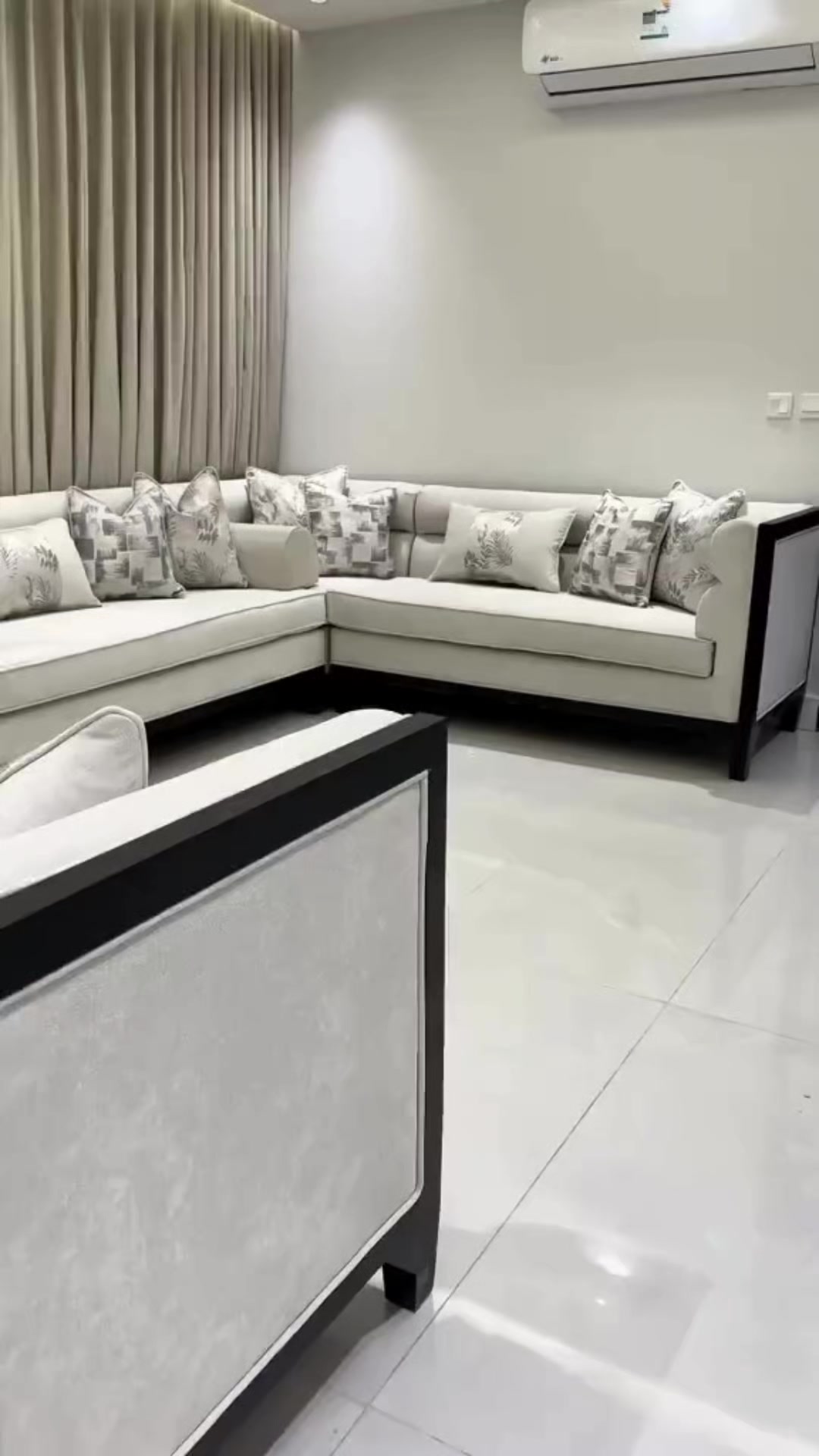 @منال لتنجيد الاثاث نجران