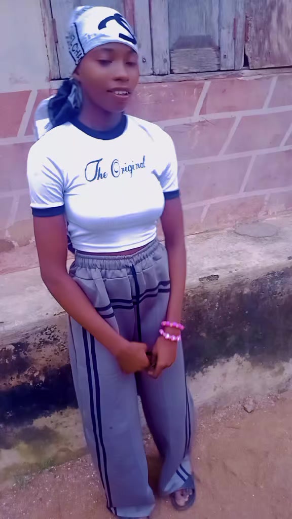 @𝑒𝑒𝒹𝓎 💕𝒷𝓊𝓀𝓀𝓎 ♥️𝟶𝟶𝟷