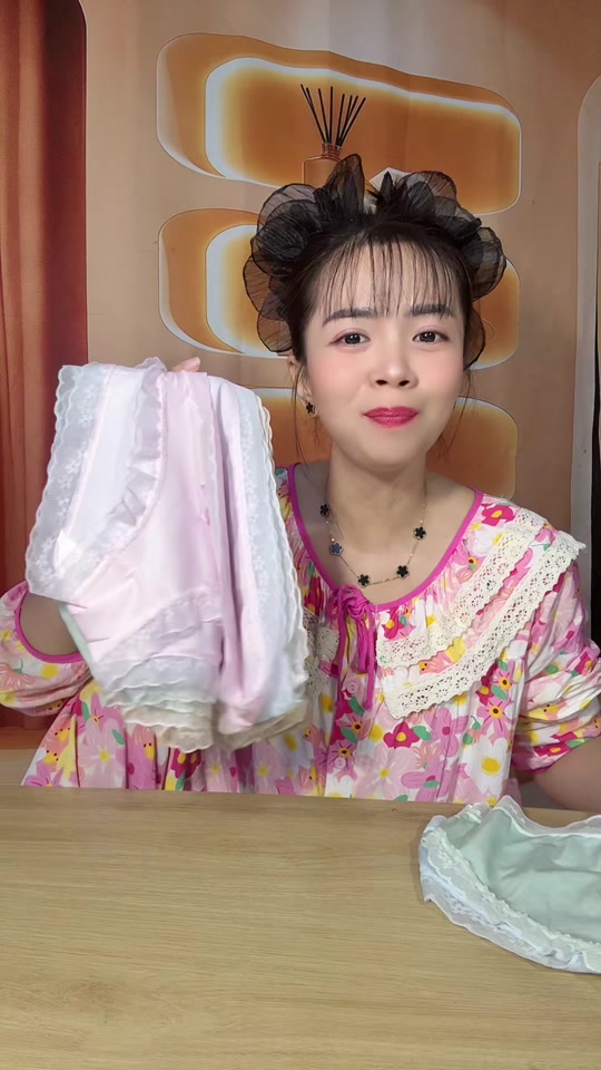 @Em Cẩm N&egrave;