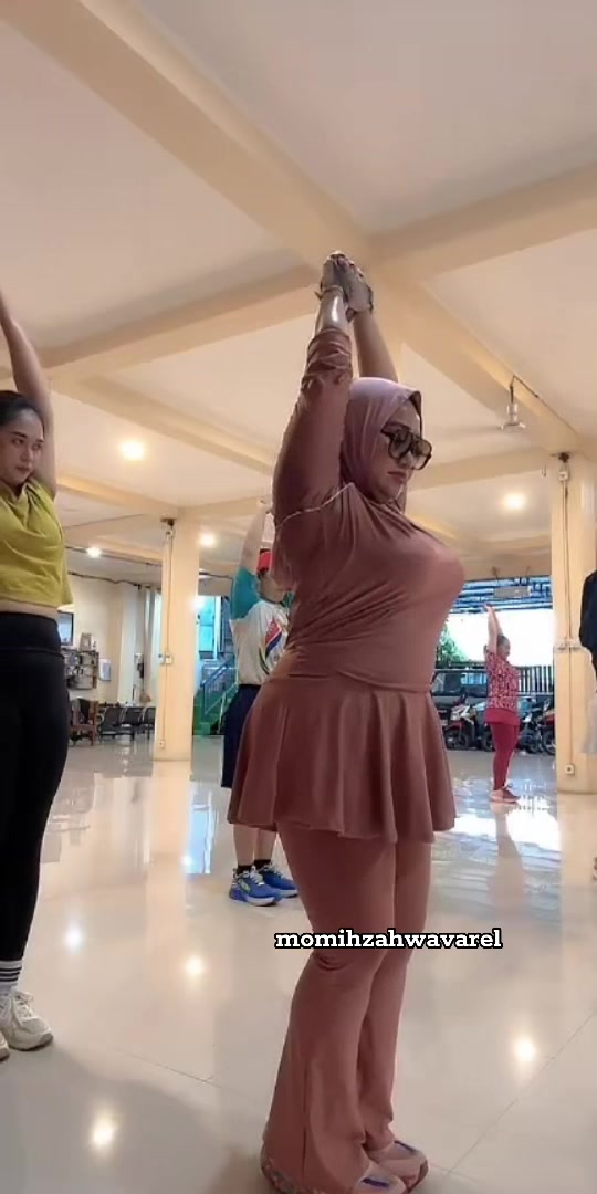 @momihzahwavarel