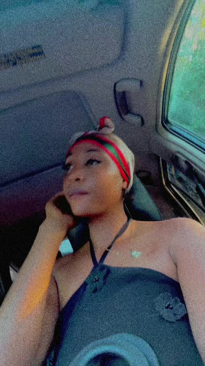 @Lolo 👑🦋 🎀