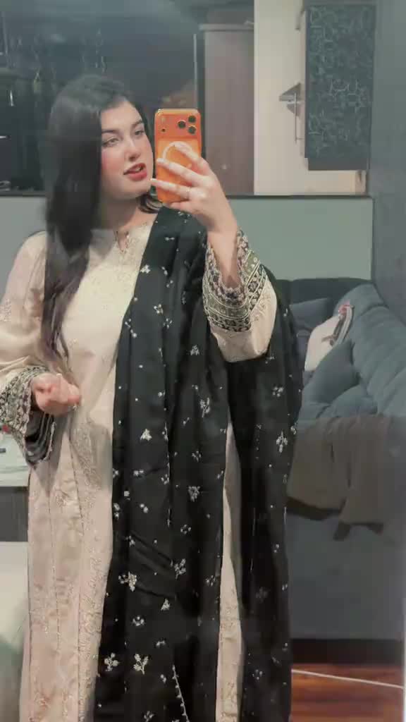 @ثنا خان 💫✨