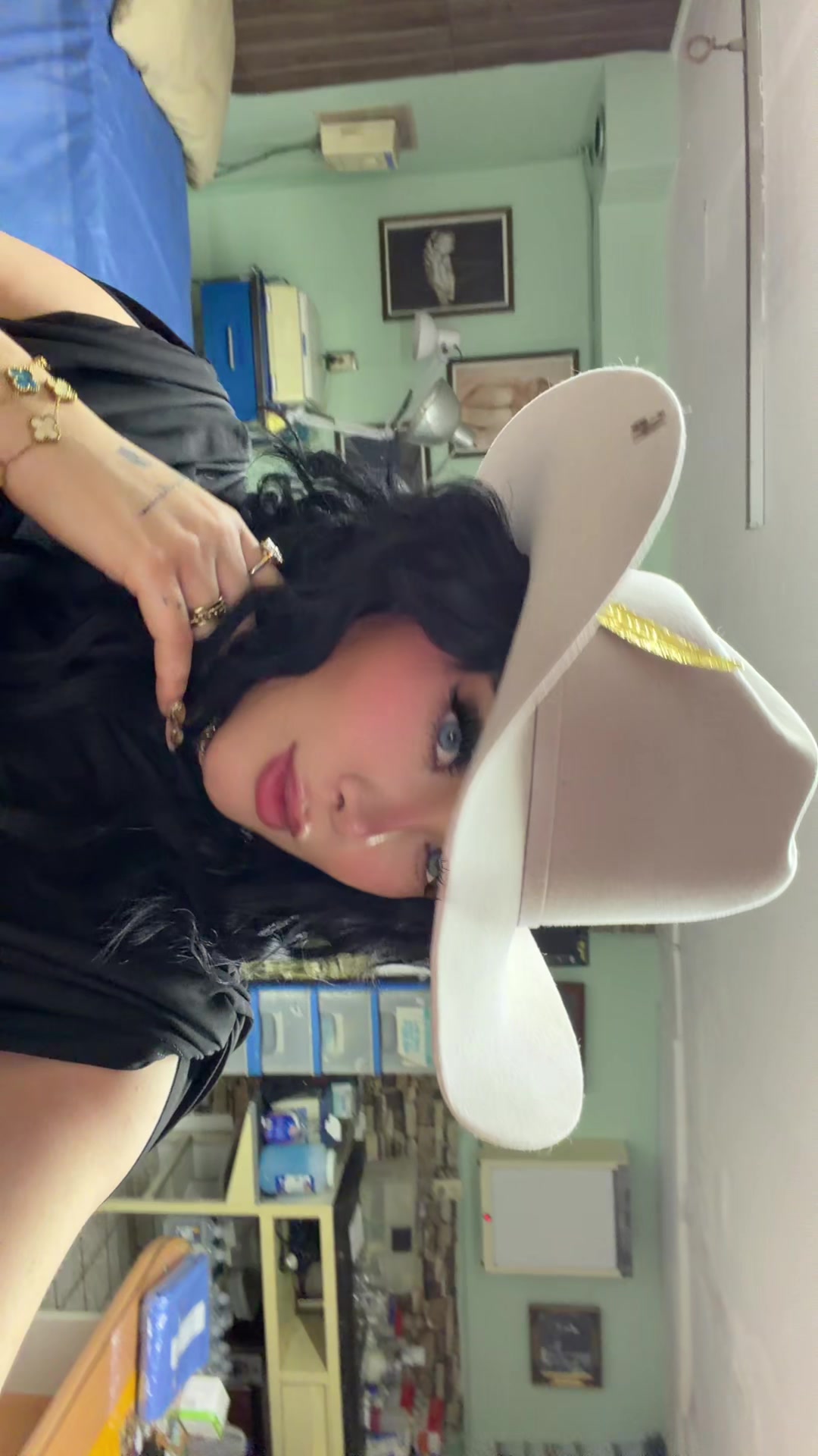 @👑 𝐻𝒶𝓇𝓁𝑒𝓎 👸🏻
