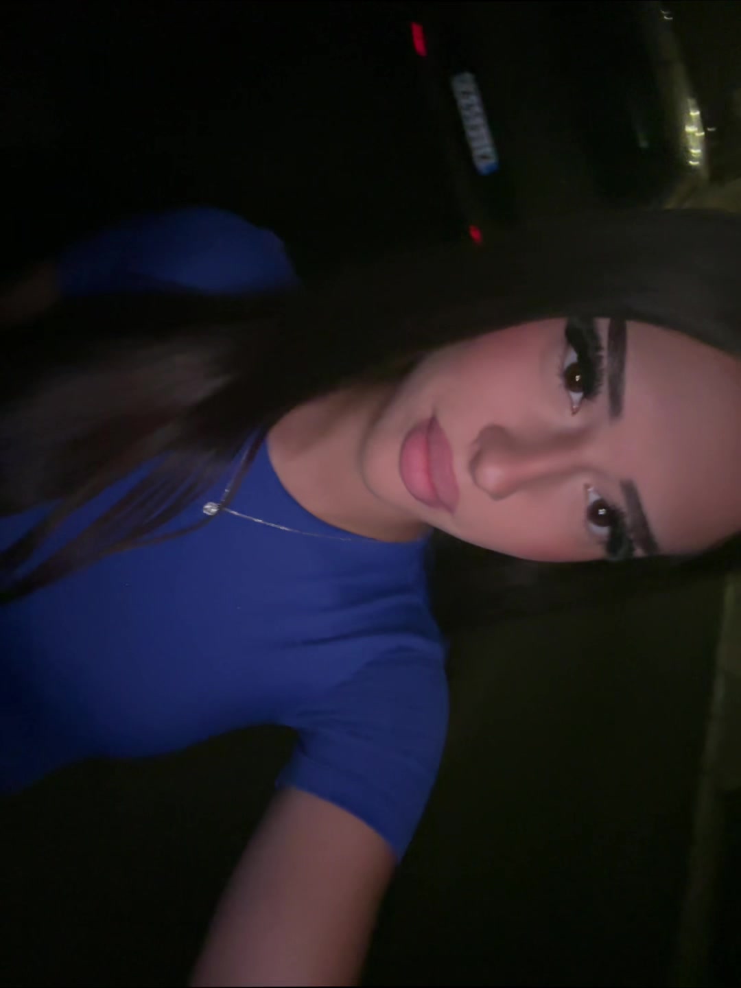 @๐ข๐ฏ๐จ๐ง๐ข๐๐