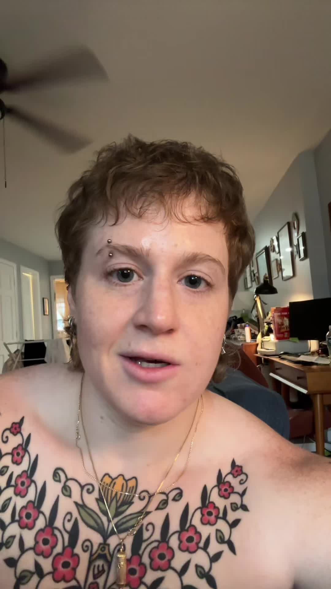 @lesbianlifts