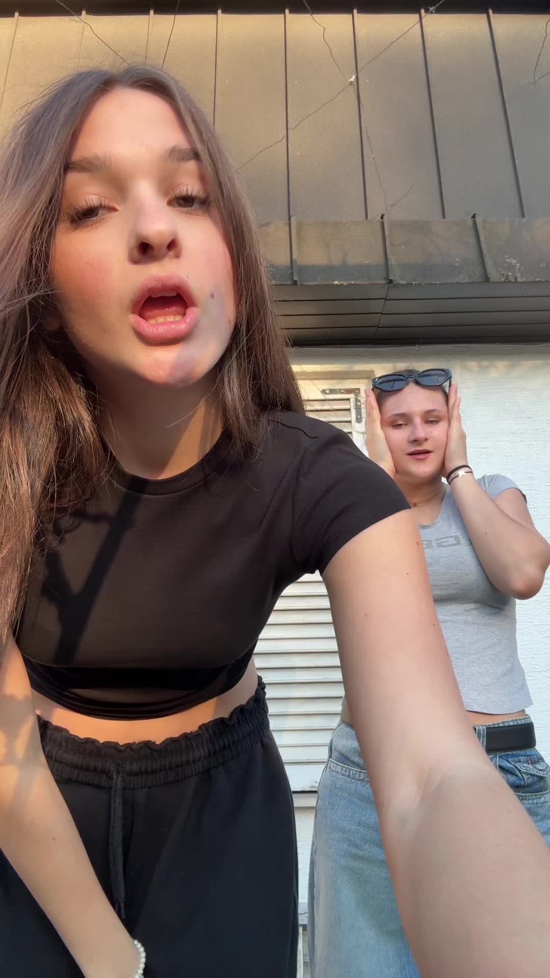 @tara.petracc