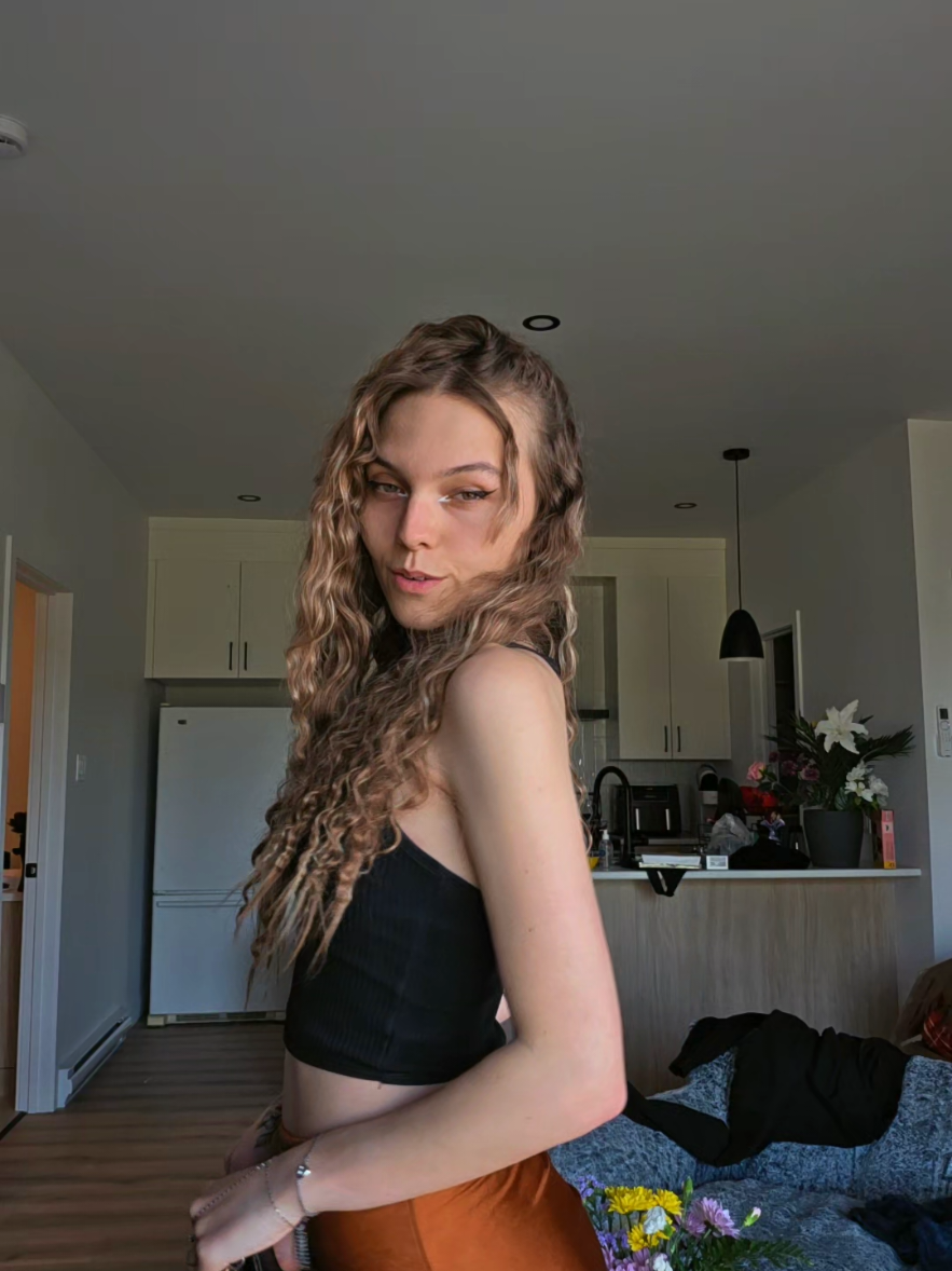 @H&eacute;l&eacute;na🖤